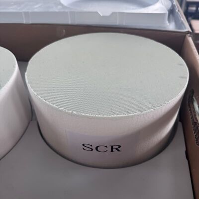 Buy Low Thermal Expansion and High Mechanical Strength Round Cordierite SCR Catalyst for Non-Road Machinery 263*127 online manufacture