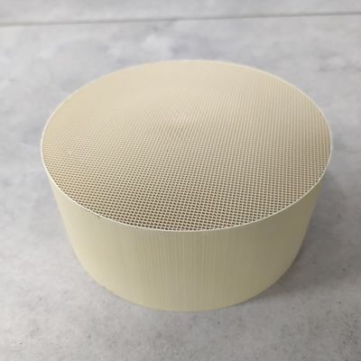 Buy High Catalyst Loading 3 Way Catalytic Converter with Up To 99% Efficiency and 300-800°C Temperature Range online manufacture